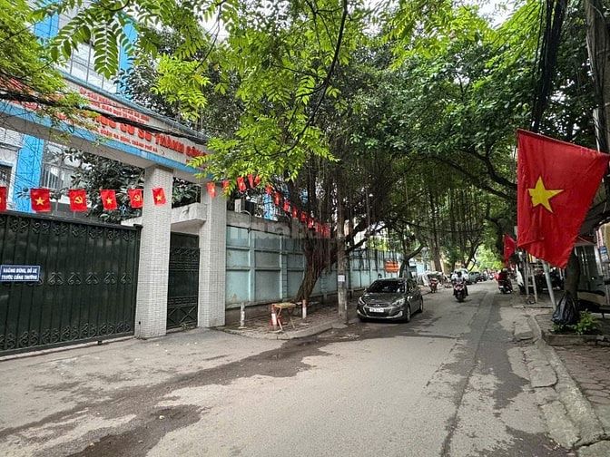 Bán căn hộ tập thể tầng 2 mặt phố Nguyên Hồng 