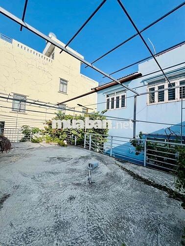 Cho Thuê Biệt Thự Đường Nhựa Thông DT 10x40m 1Trệt 1Lầu 5Pn 4Wc Vườn
