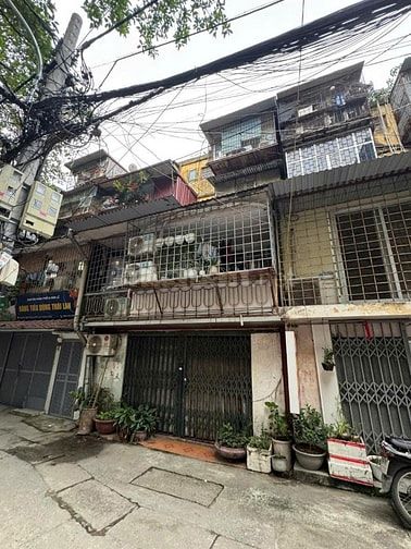 Bán căn hộ tập thể tầng 2 mặt phố Nguyên Hồng 