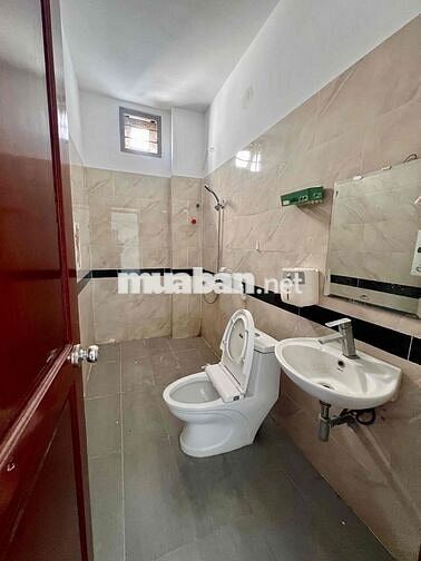 Cho Thuê Biệt Thự Đường Nhựa Thông DT 10x40m 1Trệt 1Lầu 5Pn 4Wc Vườn