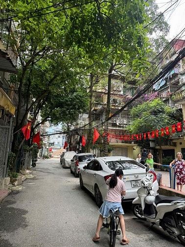 Bán căn hộ tập thể tầng 2 mặt phố Nguyên Hồng 