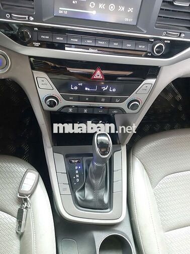 Hyundai Elantra 2016 số tự động