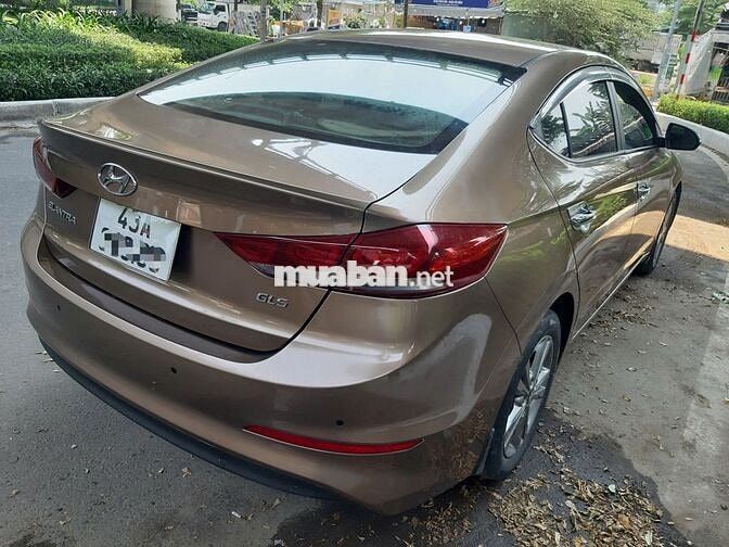 Hyundai Elantra 2016 số tự động