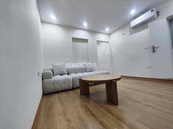 Bán căn hộ tập thể tầng 2 mặt phố Nguyên Hồng 