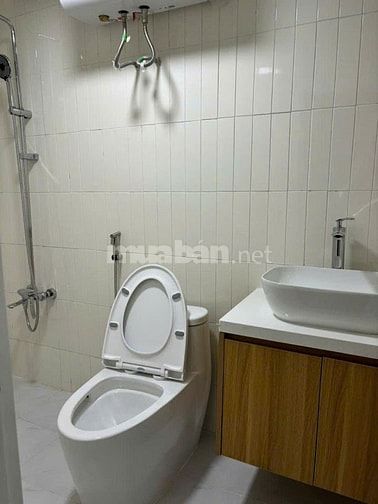 Bán căn hộ tập thể tầng 2 mặt phố Nguyên Hồng 