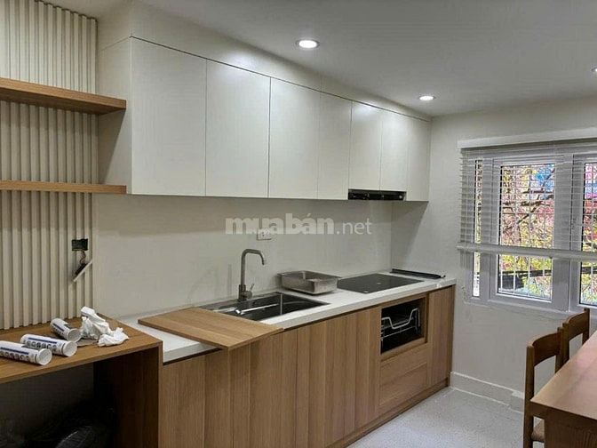 Bán căn hộ tập thể tầng 2 mặt phố Nguyên Hồng 