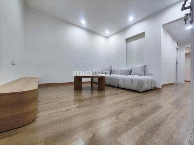 Bán căn hộ tập thể tầng 2 mặt phố Nguyên Hồng 