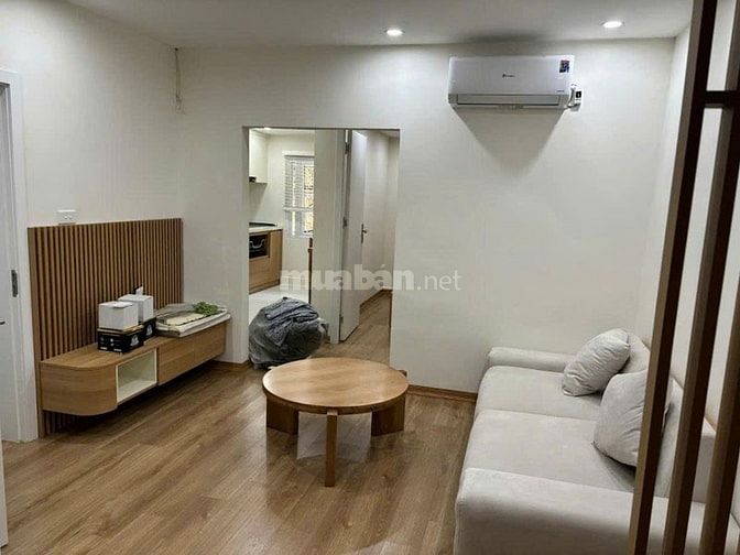 Bán căn hộ tập thể tầng 2 mặt phố Nguyên Hồng 
