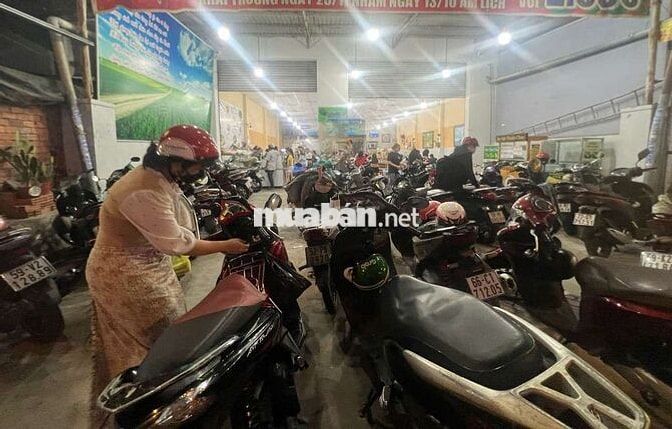 Mặt bằng kinh doanh trống suốt 10×27 cho thuê