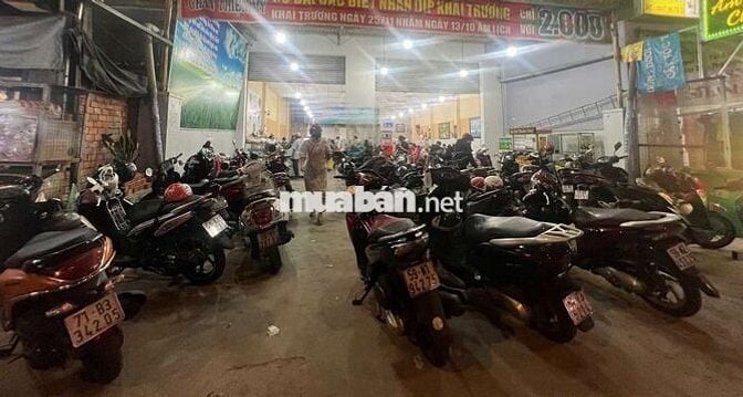 Mặt bằng kinh doanh trống suốt 10×27 cho thuê