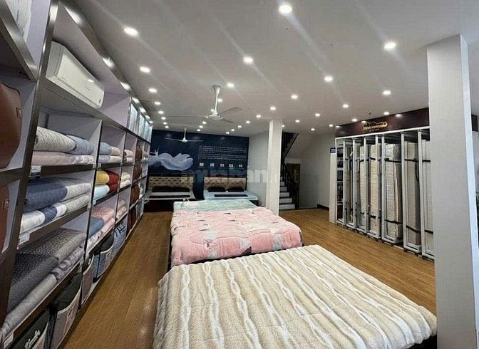 Cho thuê mặt phố 4 Tầng Nguyễn Chí Thanh - mặt tiền 8m siêu đẹp