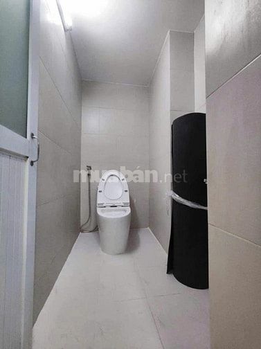 Bán căn hộ tập thể tầng 2 mặt phố Nguyên Hồng 