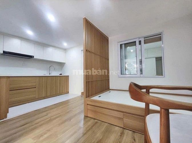 Bán căn hộ tập thể tầng 2 mặt phố Nguyên Hồng 