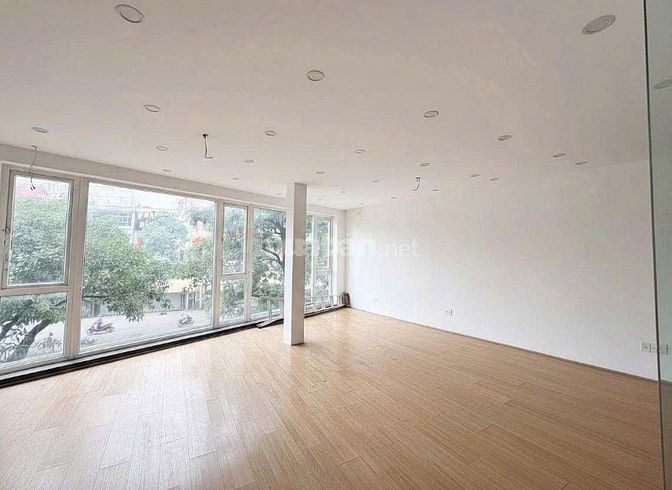 Cho thuê mặt phố 4 Tầng Nguyễn Chí Thanh - mặt tiền 8m siêu đẹp