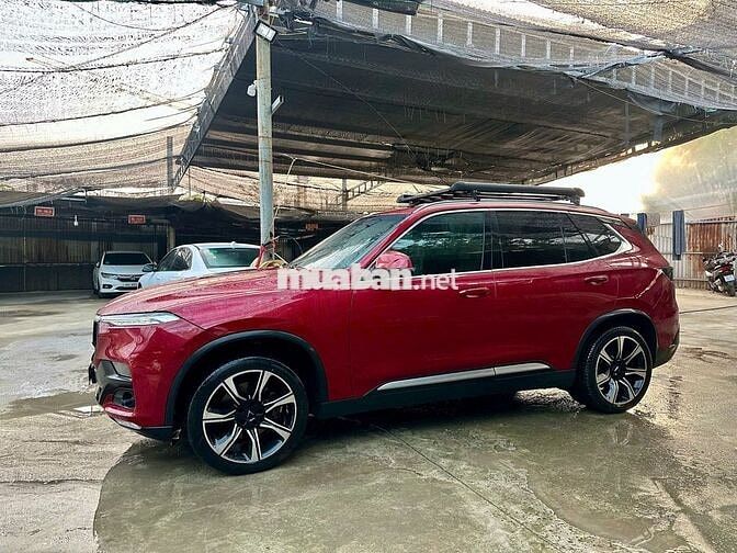 VinFast Lux SA2.0 Pre Đỏ