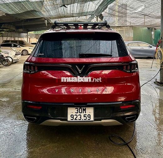 VinFast Lux SA2.0 Pre Đỏ