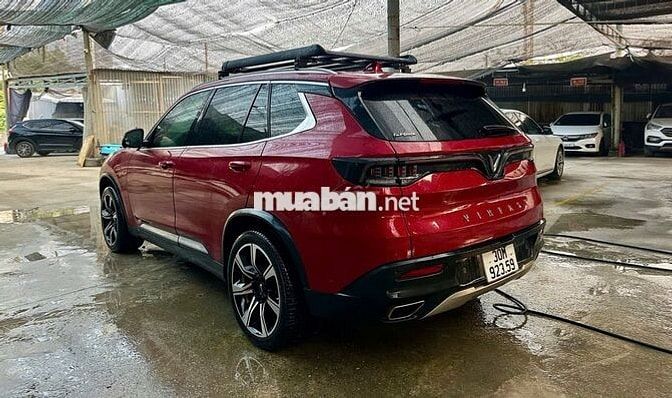 VinFast Lux SA2.0 Pre Đỏ