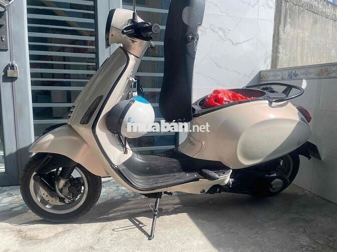 Piaggio Vespa Sprint màu Kem