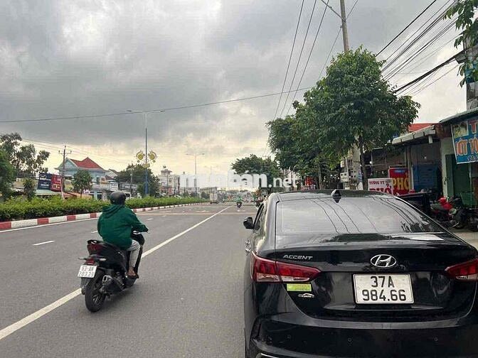cần bán gấp nhà mặt tiền  DT 746