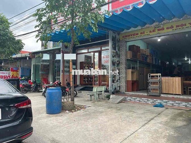 cần bán gấp nhà mặt tiền  DT 746