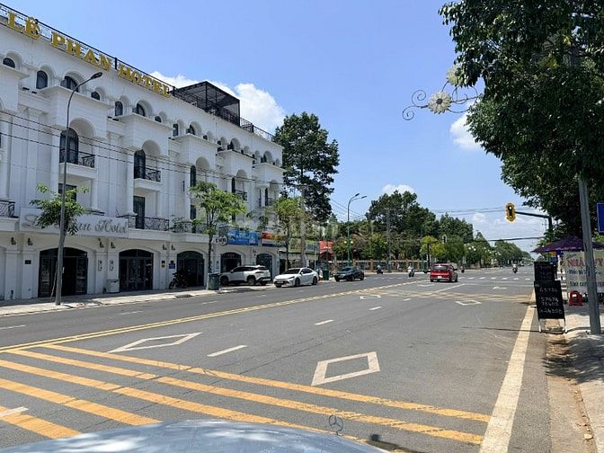 CẦN BÁN: Nhà phố 1 trệt 3 lầu 4,7 tỷ liền kề Vincom TP Tây Ninh