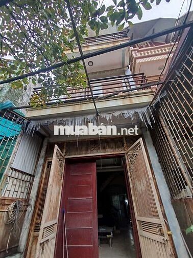Nhà mặt phố đường gom ô tô tránh
