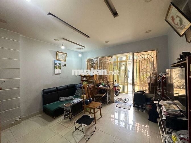 Nhà giá mềm chưa tới 5ty , diện tích 4x15m ,gần Chợ Cầu ,q12,hẻm oto