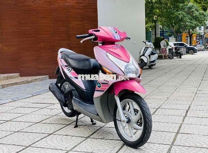 Honda Click màu Hồng