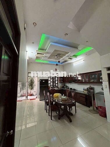 Cho thuê nhà 240M gần chợ Dĩ An 1