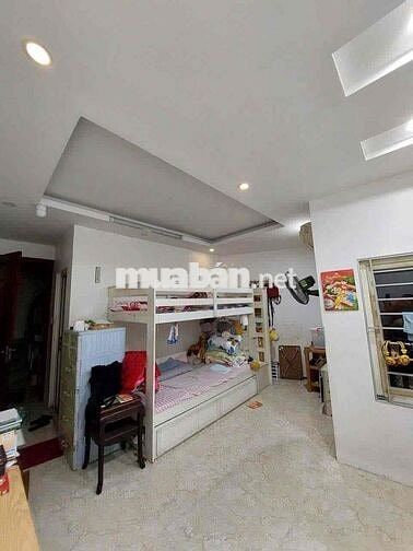 Gần ô tô phố Trân khát chân 35m2 x5T giá 6.5 tỷ sổ vuông dân xây thoán