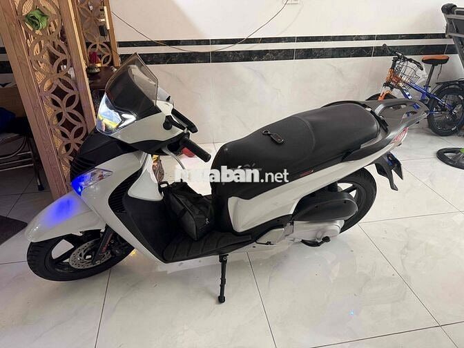 Bán Honda SH150i ý Trắng đen  50AF 48888 siêu vip