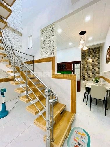 Bán nhà khu sầm uất Q10 đường Cao Thắng 31m2 1Tỷ850tr sổ hồng riêng. 