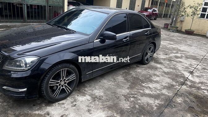 Mercedes-Benz C-Class màu Đen