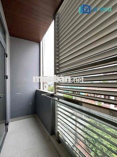 Căn Hộ Ban Công Mới Xây, 30m2, Đầy Đủ Nội Thất Ngay Nguyễn Văn Quá