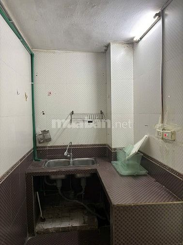 Chính chủ cho thuê căn hộ 3 phòng ngủ, nhà A, tập thể Ngọc Khánh