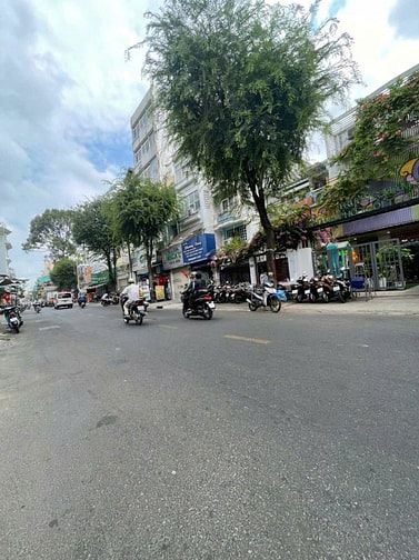 Mặt tiền 224-226 Nguyễn Duy Dương. DT 6x22m, 6 tầng. HĐT: 150tr/tháng