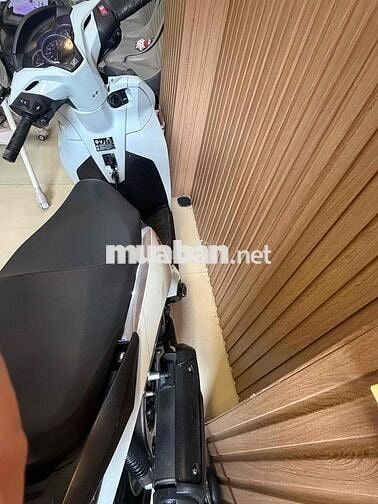 cần bán xe sh ý 300i