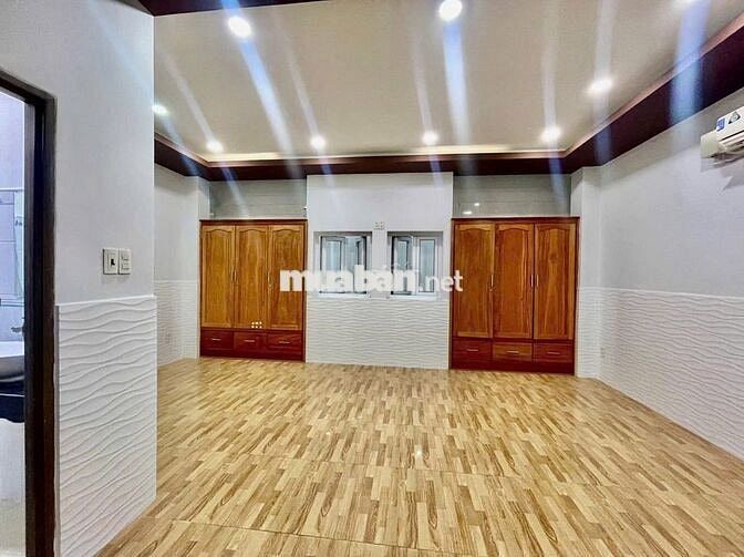 Ngang khùng 6m vị trí kinh doanh giáp Tân Phú q11 Tân bình