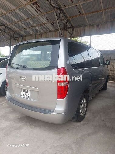 Hyundai Starex 2014 9 chỗ Bạc