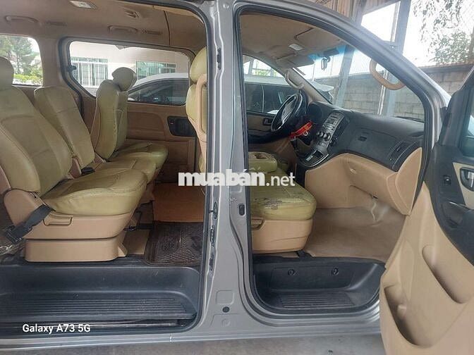 Hyundai Starex 2014 9 chỗ Bạc