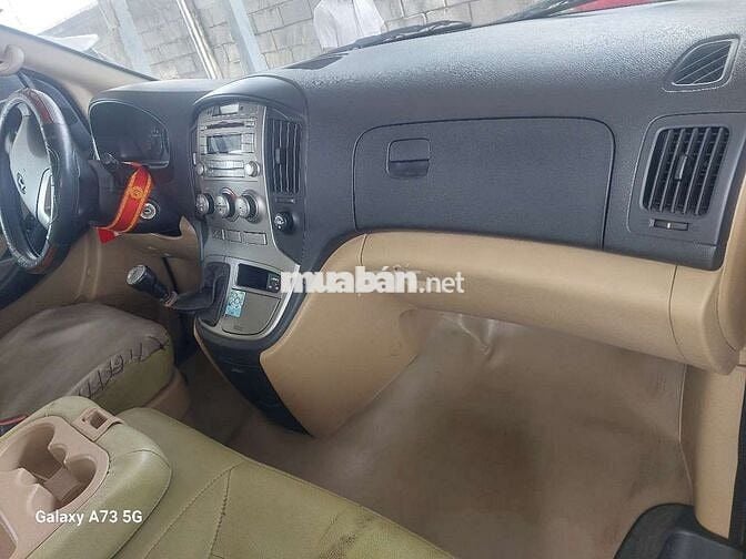 Hyundai Starex 2014 9 chỗ Bạc