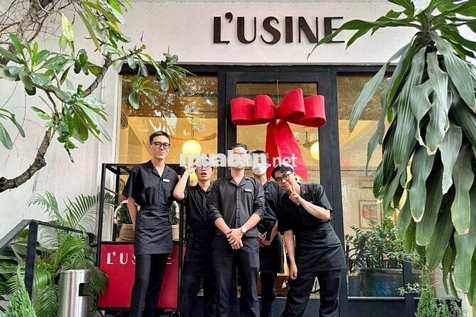 L'Usine Tuyển Dụng Nhân Viên Phục Vụ QUẬN 1, 7
