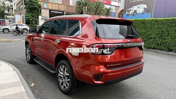 Ford Everest Titanium 2022 Đỏ 27.900km
