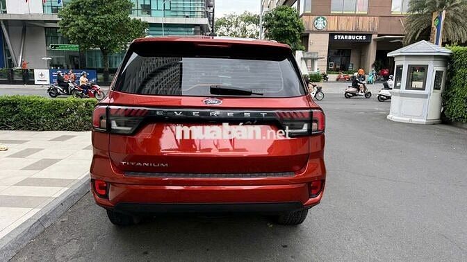 Ford Everest Titanium 2022 Đỏ 27.900km