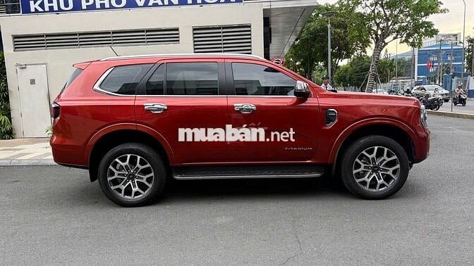 Ford Everest Titanium 2022 Đỏ 27.900km