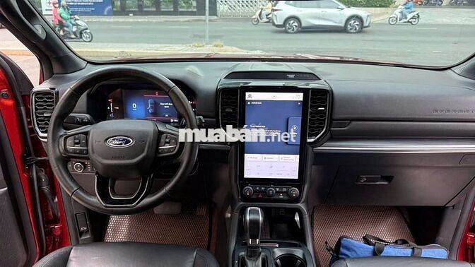Ford Everest Titanium 2022 Đỏ 27.900km