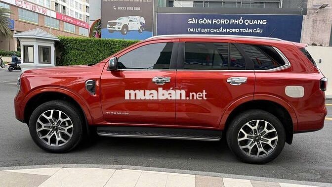 Ford Everest Titanium 2022 Đỏ 27.900km