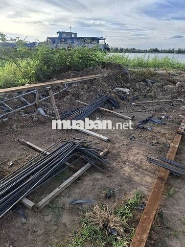 mình cần tuyển công nhân làm kè sông(nam và nữ)