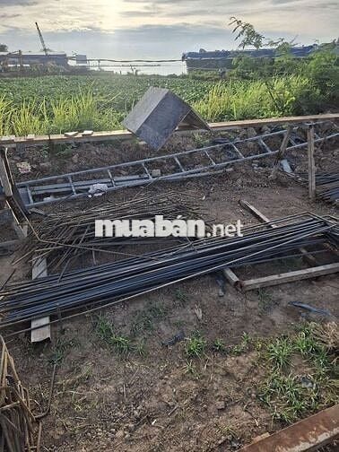 mình cần tuyển công nhân làm kè sông(nam và nữ)