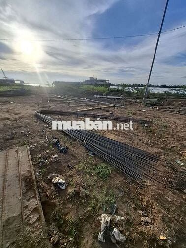 mình cần tuyển công nhân làm kè sông(nam và nữ)